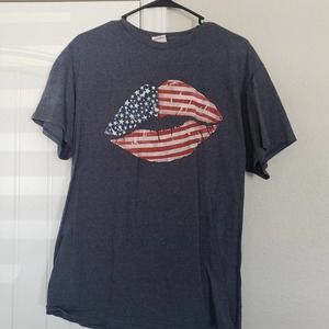 American flag lips size large tshirt